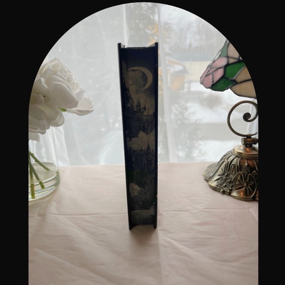 Illumicrate - Mistress of Lies - Picture 3 of 6